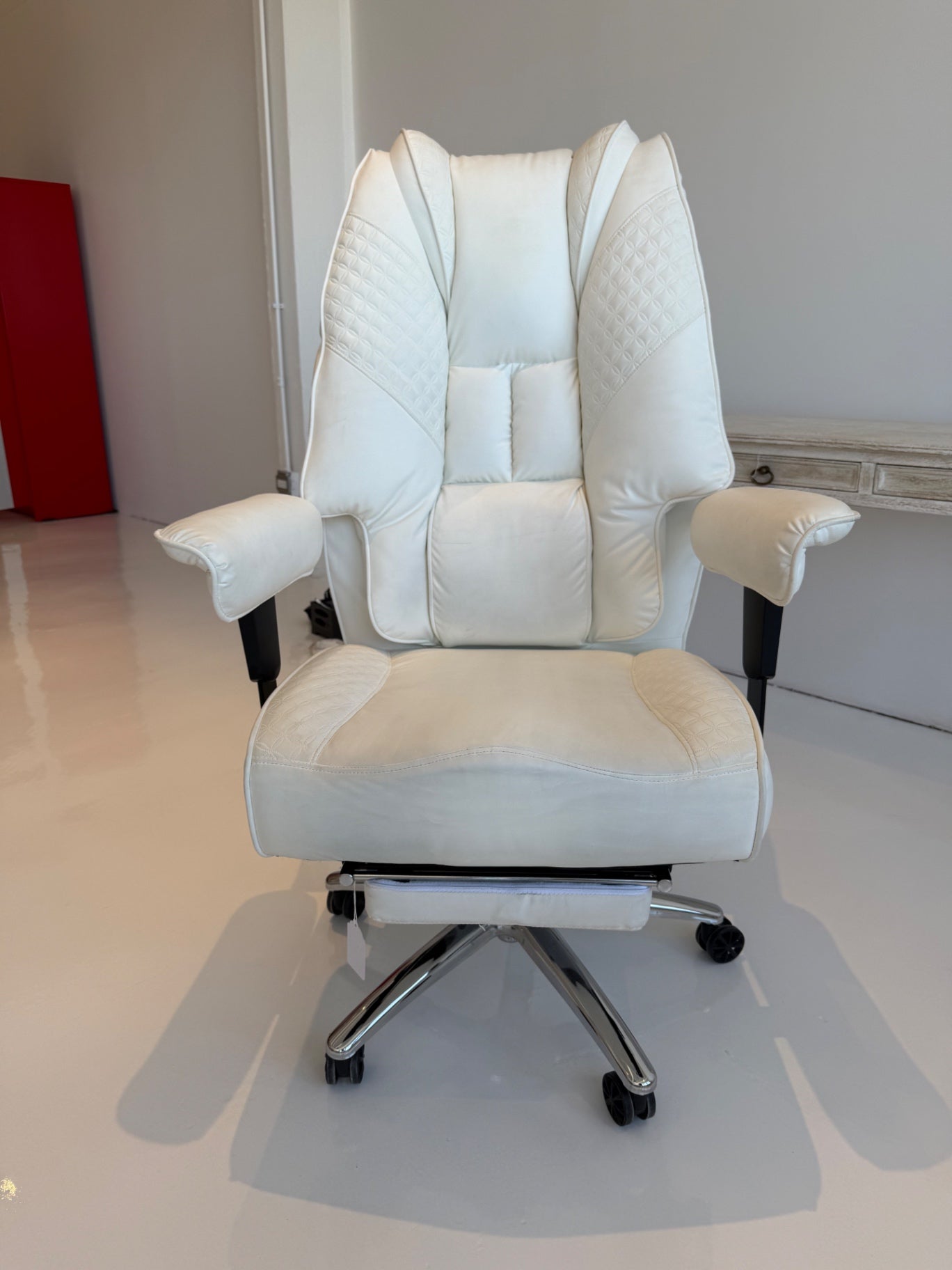 Large Offwhite Office Chair - Office Throne