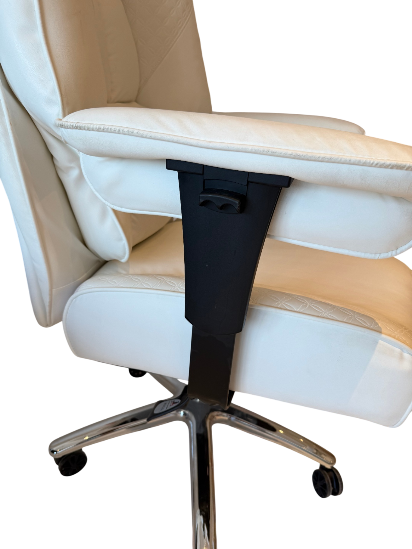 Large Offwhite Office Chair - Office Throne