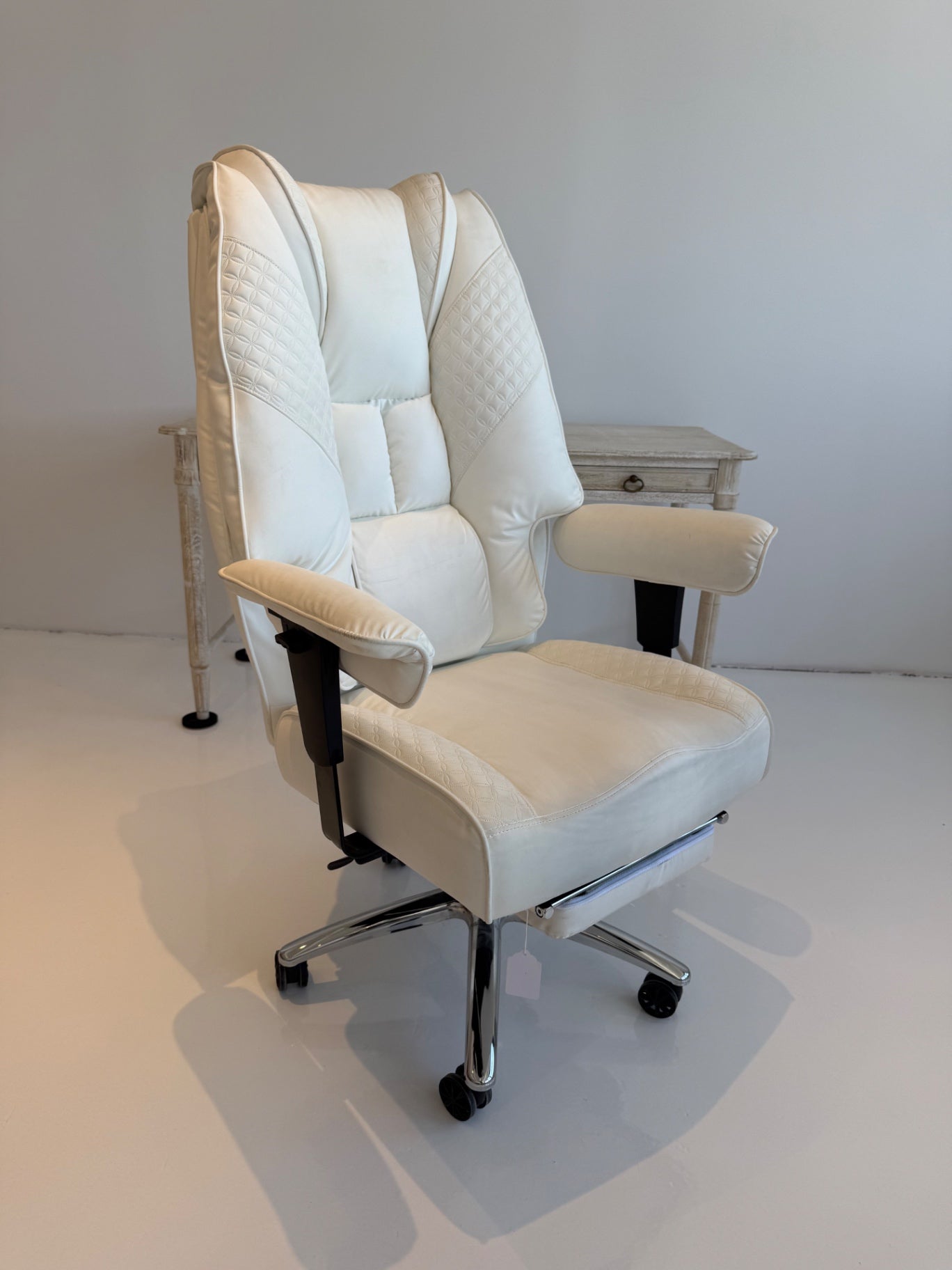 Large Offwhite Office Chair - Office Throne