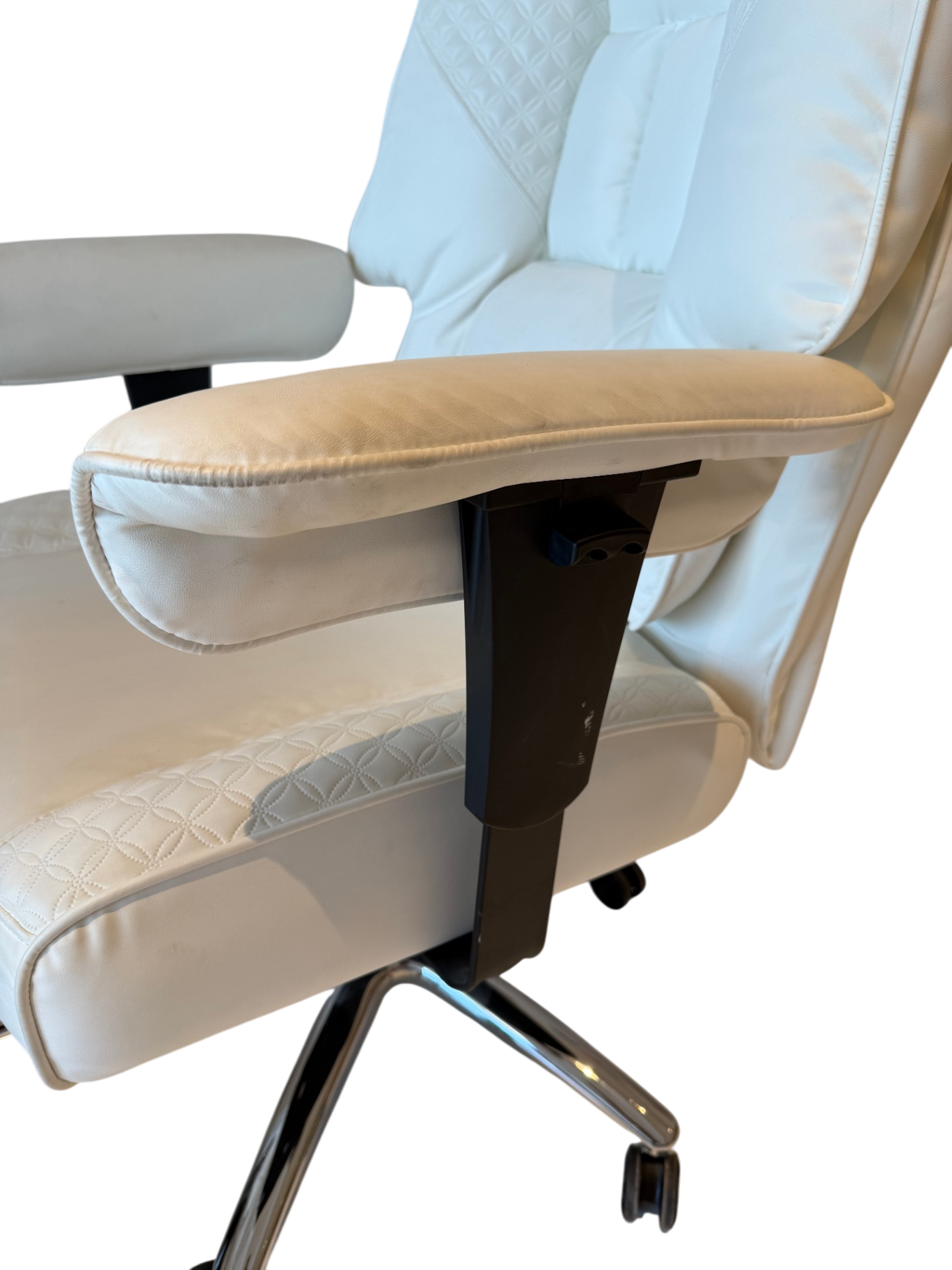 Large Offwhite Office Chair - Office Throne